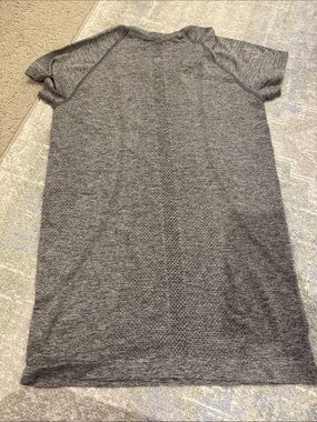 Women’s Swiftly Tee Gray Performance Crew Neck Shirt